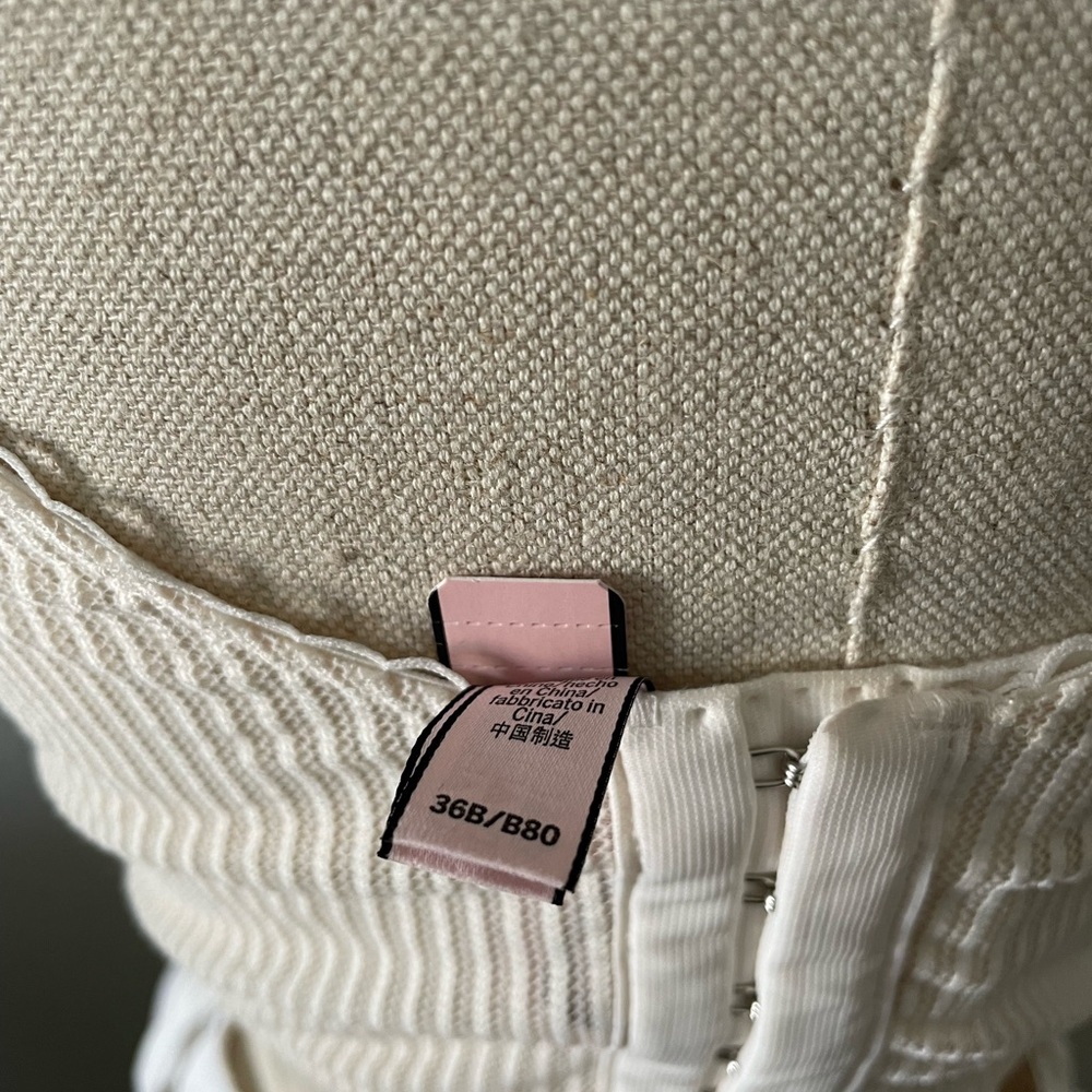 Victoria Secret - Picture 2 of 6